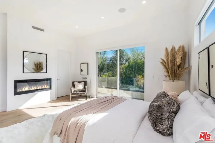 8932 Dorrington Avenue, Los Angeles, California 90048