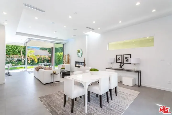 8932 Dorrington Avenue, Los Angeles, California 90048