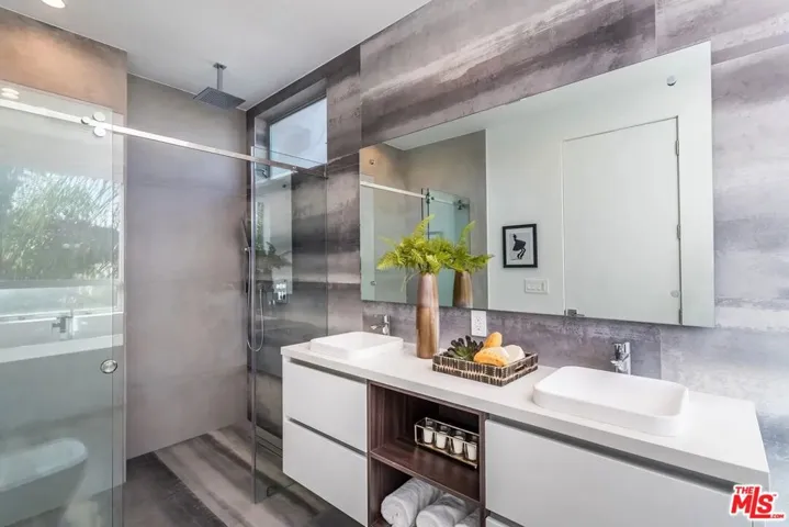 8932 Dorrington Avenue, Los Angeles, California 90048