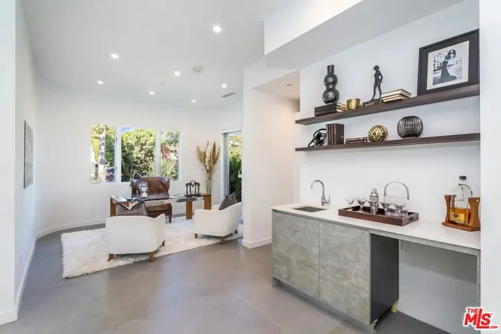 8932 Dorrington Avenue, Los Angeles, California 90048