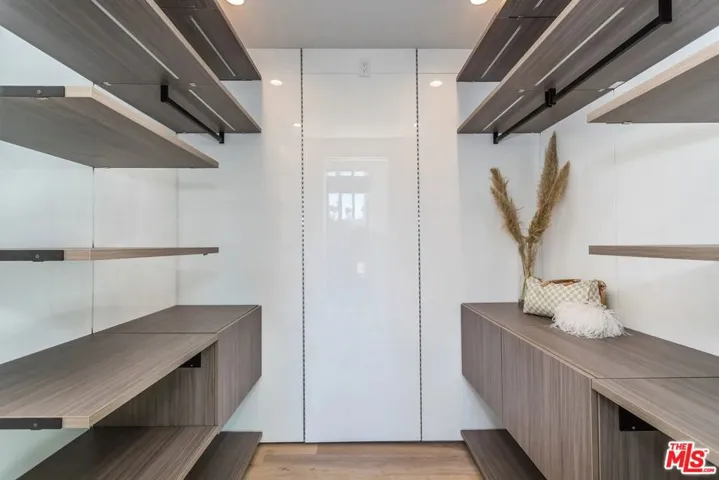8932 Dorrington Avenue, Los Angeles, California 90048