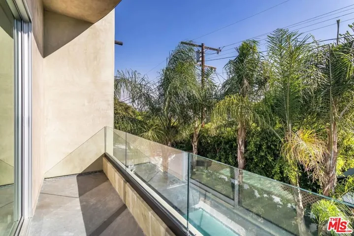 8932 Dorrington Avenue, Los Angeles, California 90048