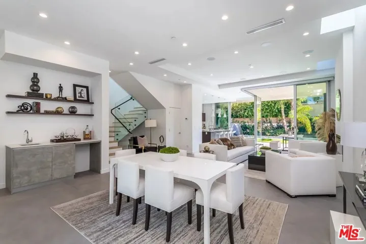 8932 Dorrington Avenue, Los Angeles, California 90048