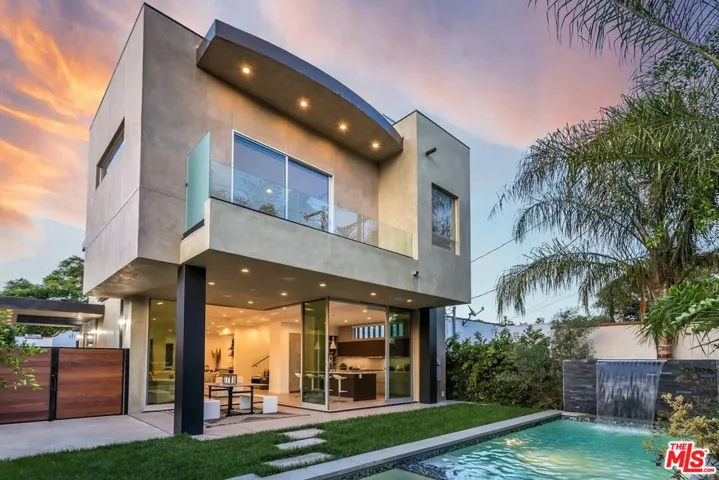 8932 Dorrington Avenue, Los Angeles, California 90048