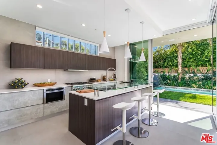 8932 Dorrington Avenue, Los Angeles, California 90048
