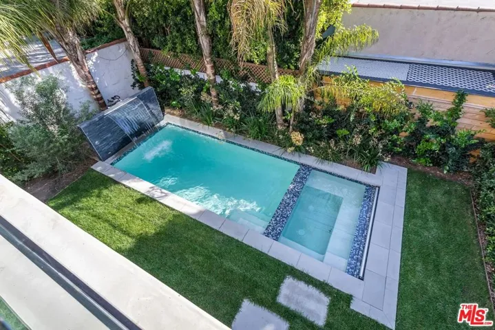 8932 Dorrington Avenue, Los Angeles, California 90048