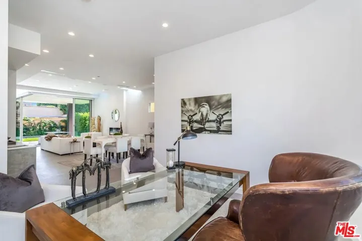 8932 Dorrington Avenue, Los Angeles, California 90048