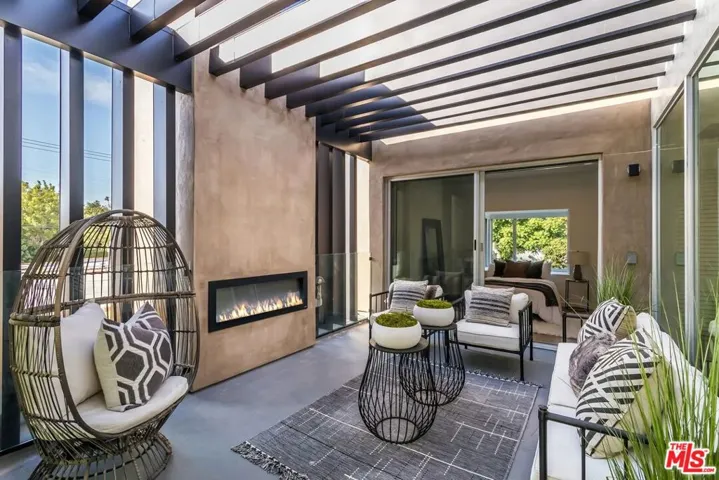 8932 Dorrington Avenue, Los Angeles, California 90048