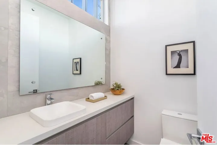 8932 Dorrington Avenue, Los Angeles, California 90048