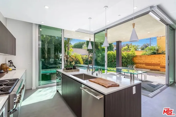 8932 Dorrington Avenue, Los Angeles, California 90048