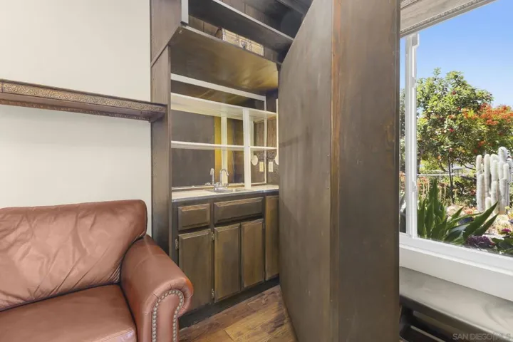 Notice the hide-away wet bar!