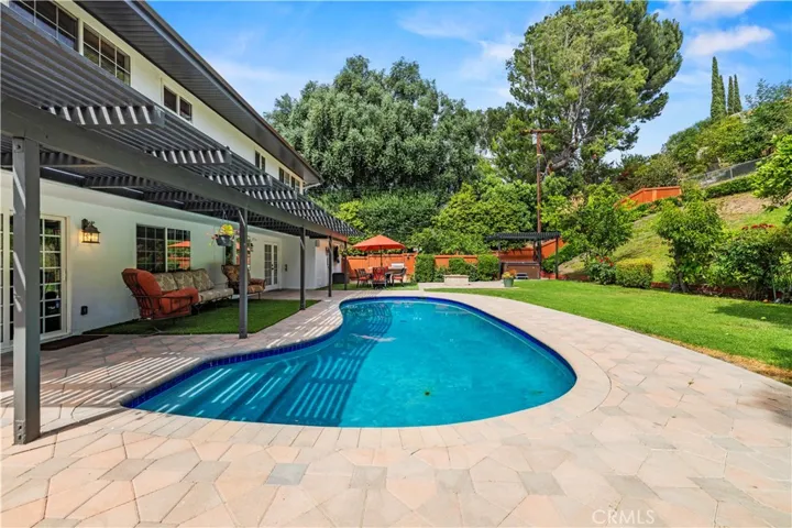5943 Salamea Avenue, Woodland Hills, California 91367
