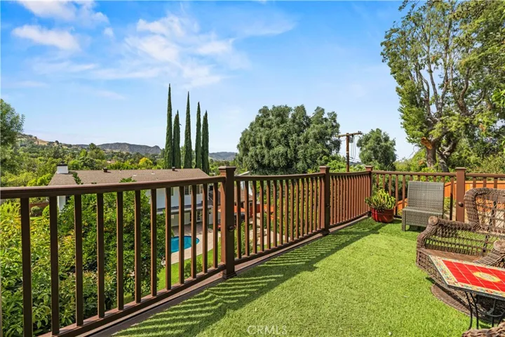 5943 Salamea Avenue, Woodland Hills, California 91367