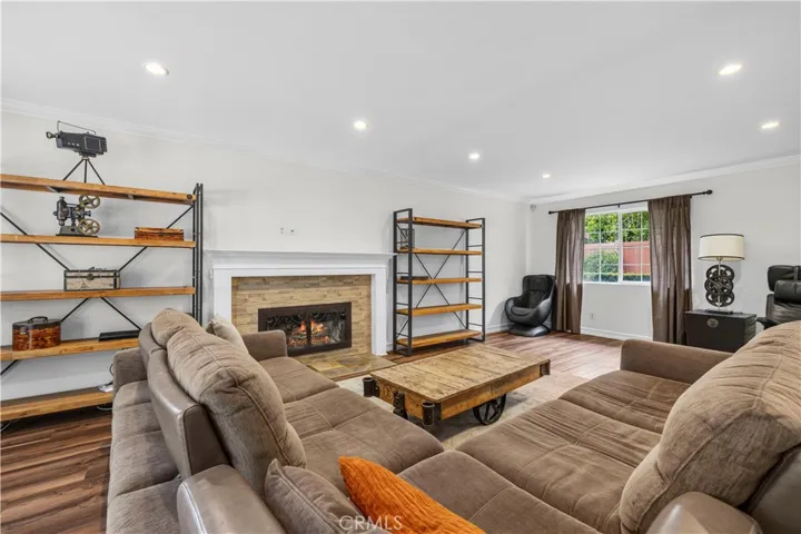5943 Salamea Avenue, Woodland Hills, California 91367