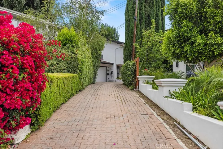 5943 Salamea Avenue, Woodland Hills, California 91367