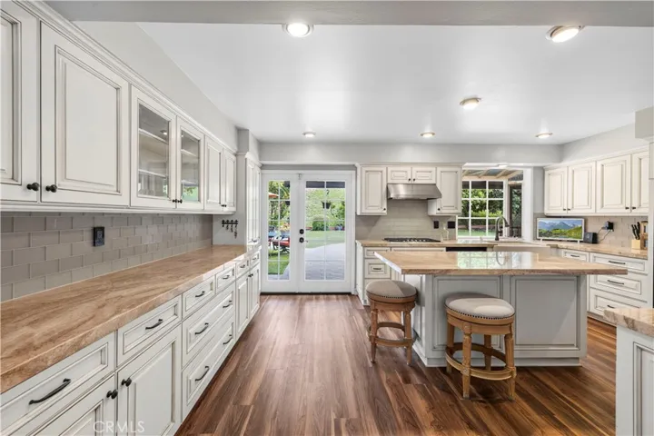 5943 Salamea Avenue, Woodland Hills, California 91367