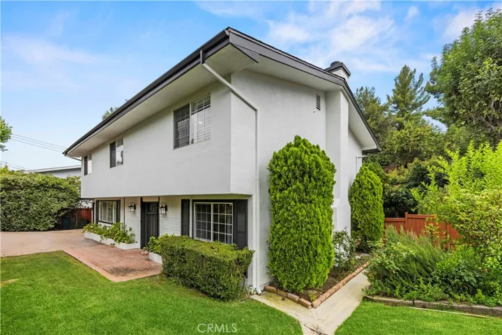 5943 Salamea Avenue, Woodland Hills, California 91367