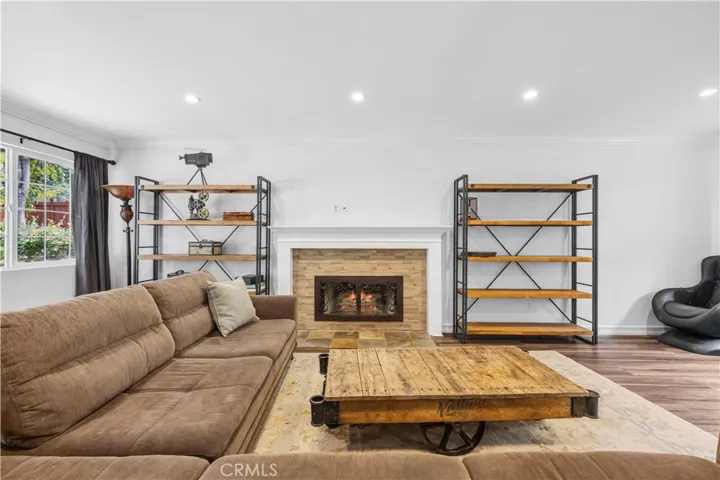 5943 Salamea Avenue, Woodland Hills, California 91367