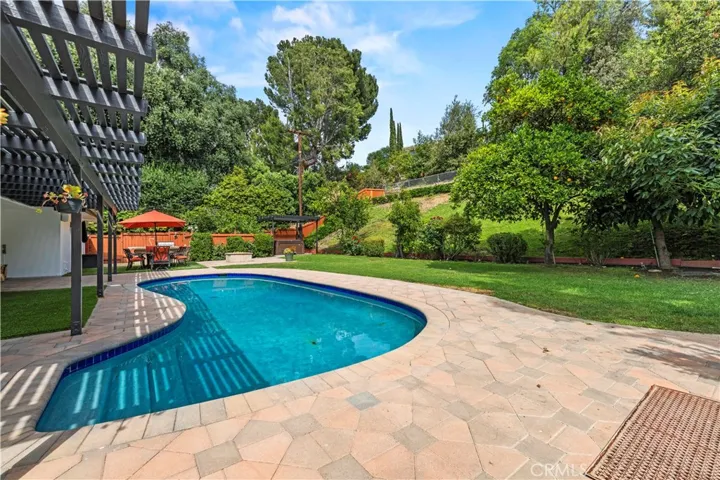 5943 Salamea Avenue, Woodland Hills, California 91367