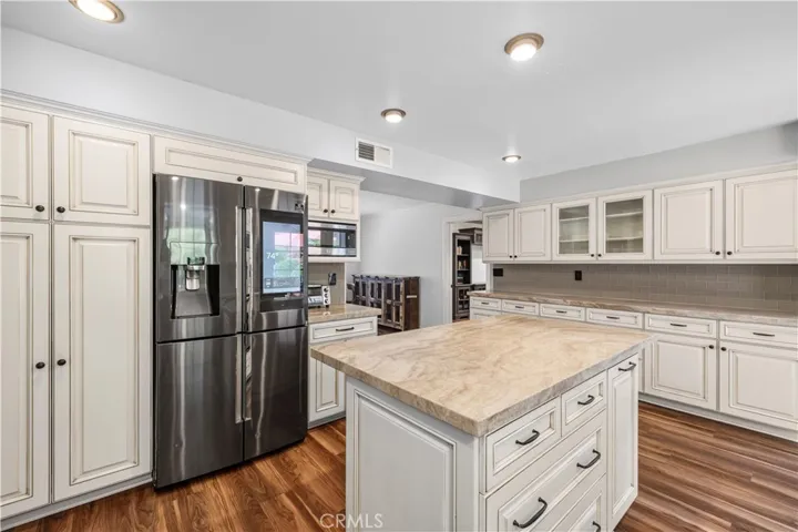 5943 Salamea Avenue, Woodland Hills, California 91367