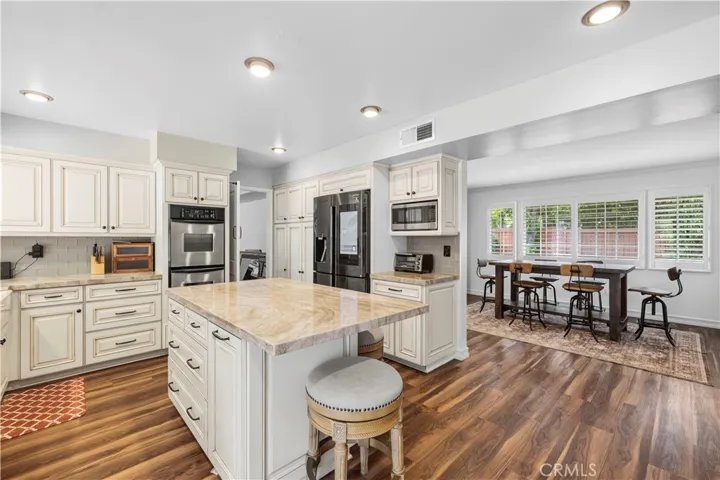 5943 Salamea Avenue, Woodland Hills, California 91367