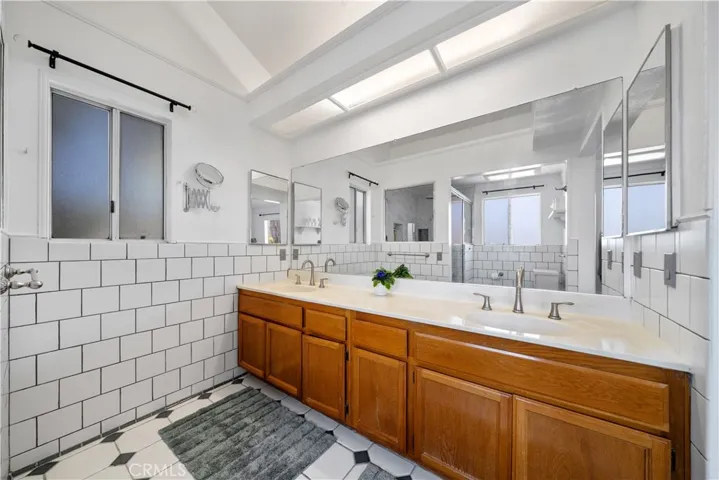 956 Hedges, Corona, California 92878