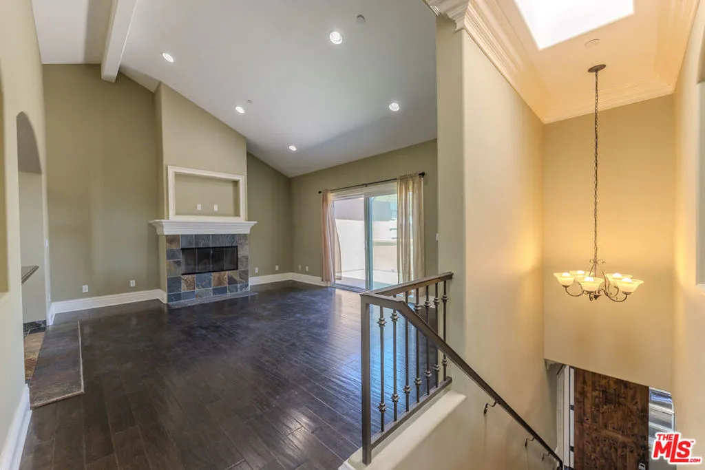1912 Vanderbilt Ln