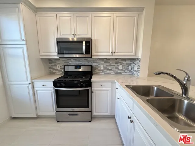 6020 Seabluff Drive 302, Playa Vista, California 90094
