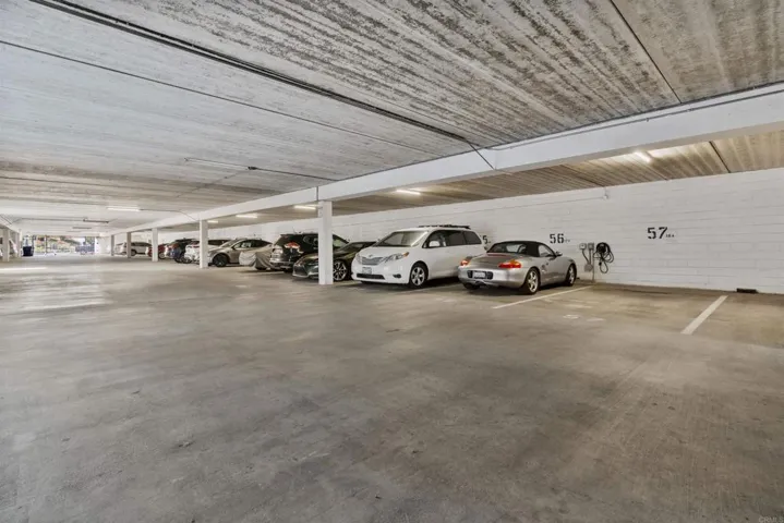 Parking Lot/Garage