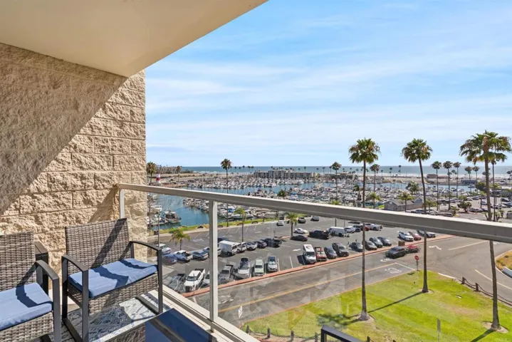 1200 Harbor Drive N 4b, Oceanside, California 92054