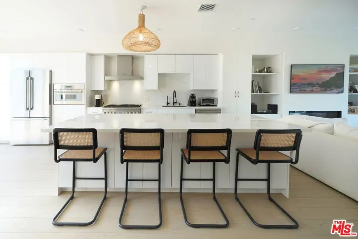 6208 Tapia Drive A, Malibu, California 90265