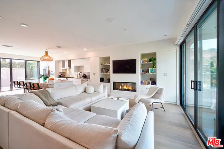 6208 Tapia Drive A, Malibu, California 90265