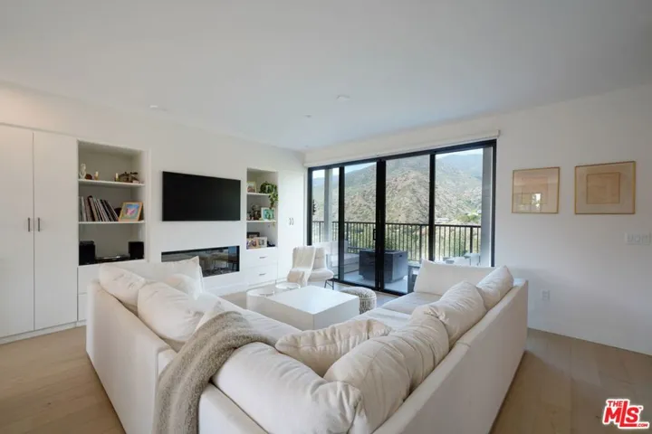 6208 Tapia Drive A, Malibu, California 90265