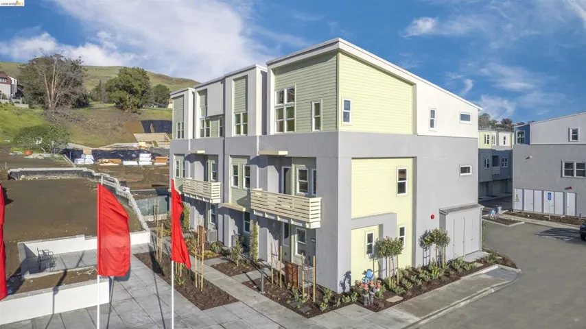 28928 Parkridge Loop 105, Hayward, California 94544