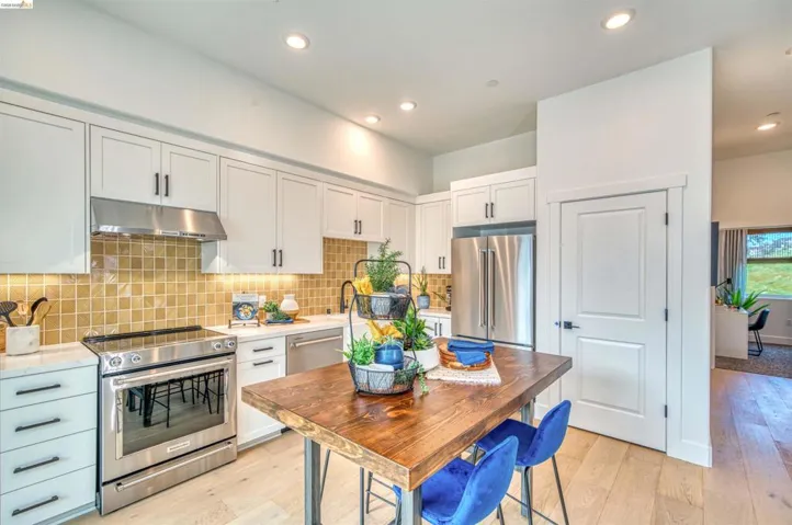 28929 Parkridge Loop 80, Hayward, California 94544