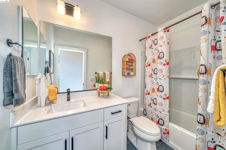 28929 Parkridge Loop 80, Hayward, California 94544