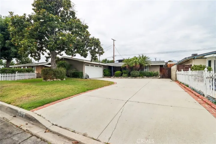 1107 E Walnut Avenue, Glendora, California 91741