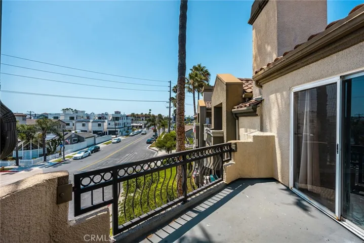 310 Lake Street 301, Huntington Beach, California 92648