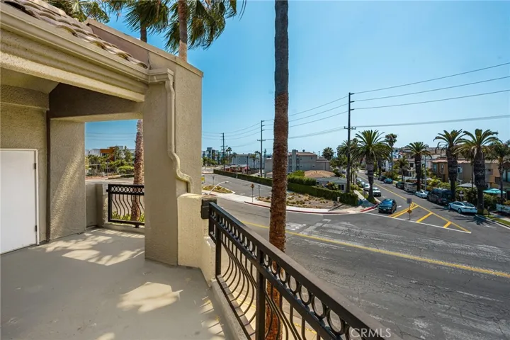 310 Lake Street 301, Huntington Beach, California 92648