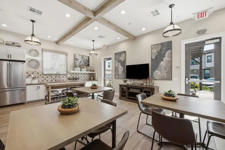 2117 Solara Lane, Vista, California 92081