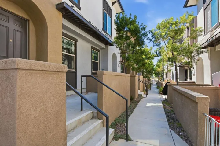 2117 Solara Lane, Vista, California 92081