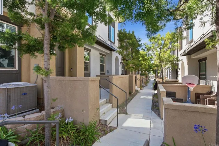 2117 Solara Lane, Vista, California 92081