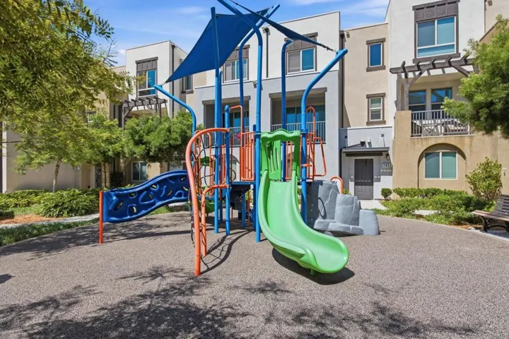 2117 Solara Lane, Vista, California 92081