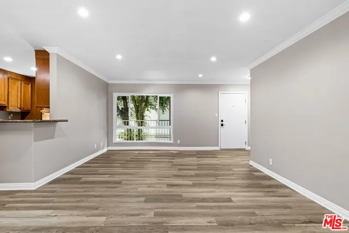 5320 Zelzah Avenue 214, Encino, California 91316