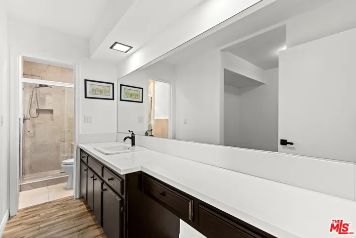 5320 Zelzah Avenue 214, Encino, California 91316
