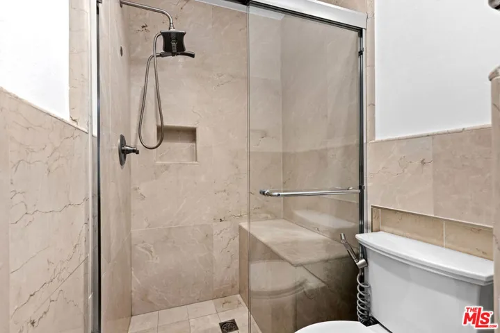 5320 Zelzah Avenue 214, Encino, California 91316