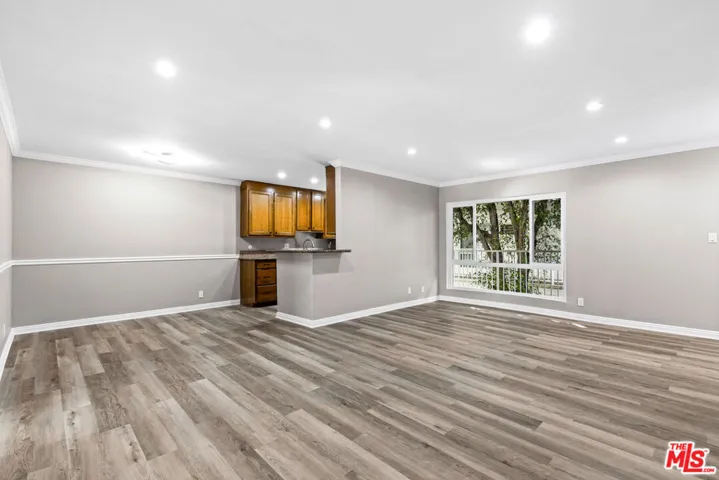 5320 Zelzah Avenue 214, Encino, California 91316