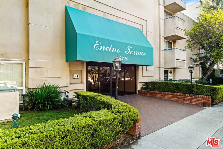 5320 Zelzah Avenue 214, Encino, California 91316