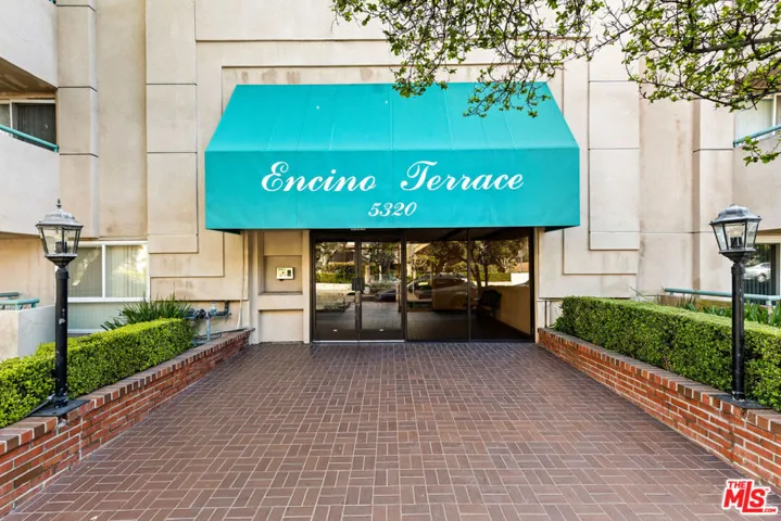 5320 Zelzah Avenue 214, Encino, California 91316