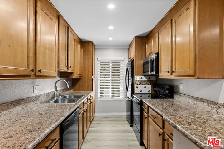 5320 Zelzah Avenue 214, Encino, California 91316